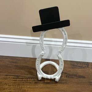 Horseshoe snowman
